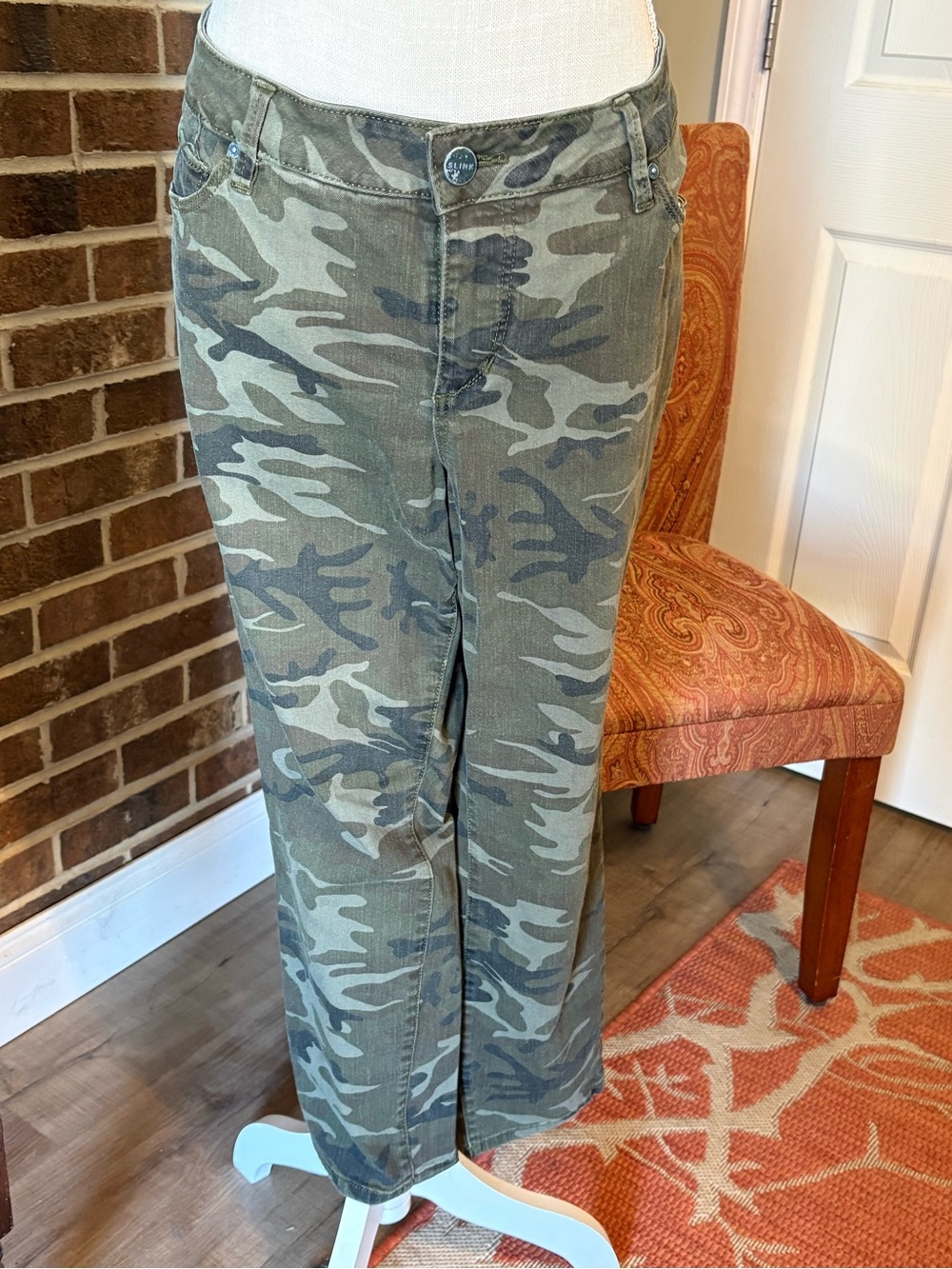 Women’s SLINK Camouflage Straight-Leg Jeans - Green Camo